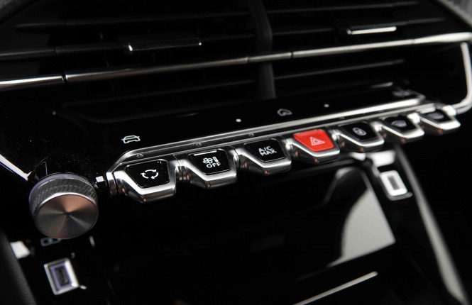 PEUGEOT_PEUGEOT_2008_2549906_70.jpg