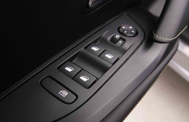 PEUGEOT_PEUGEOT_2008_2549906_77.jpg