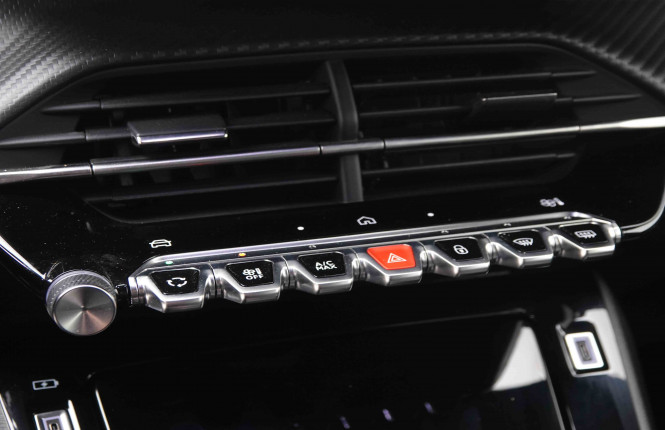 PEUGEOT_PEUGEOT_2008_2550544_14.jpg