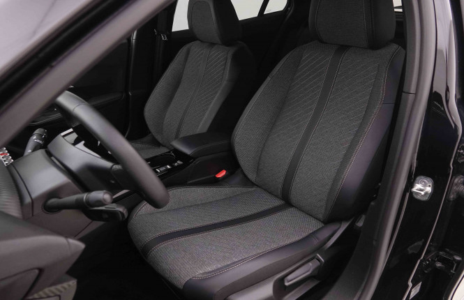 PEUGEOT_PEUGEOT_2008_2550549_6.jpg