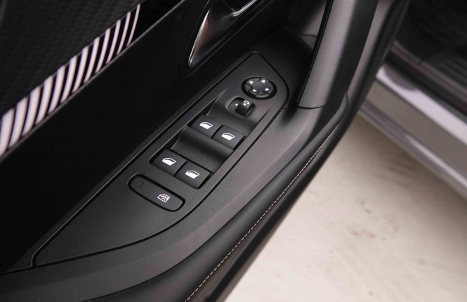 PEUGEOT_PEUGEOT_2008_2550554_21.jpg PEUGEOT_PEUGEOT_2008_2550554_21.jpg