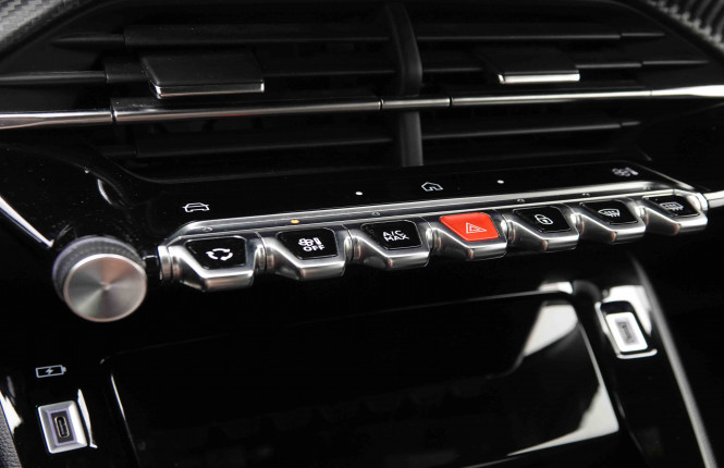 PEUGEOT_PEUGEOT_2008_2550555_15.jpg