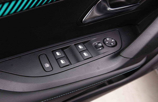 PEUGEOT_PEUGEOT_2008_2551419_16.jpg