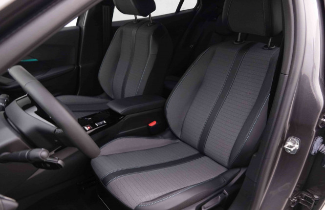 PEUGEOT_PEUGEOT_2008_2551419_6.jpg
