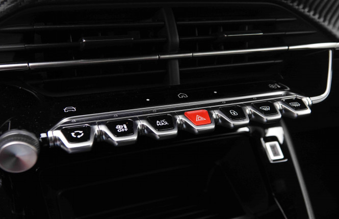 PEUGEOT_PEUGEOT_2008_2551425_13.jpg