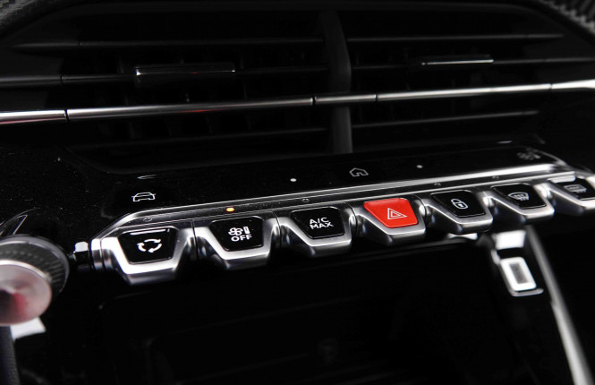 PEUGEOT_PEUGEOT_2008_2551426_13.jpg