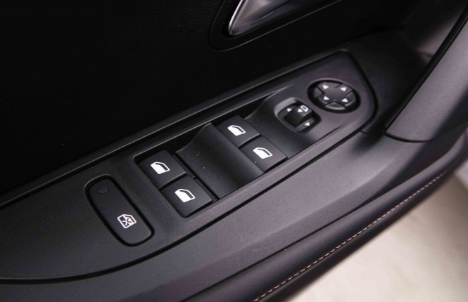 PEUGEOT_PEUGEOT_2008_2551462_16.jpg PEUGEOT_PEUGEOT_2008_2551462_16.jpg