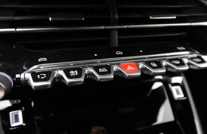 PEUGEOT_PEUGEOT_2008_2652068_15.jpg