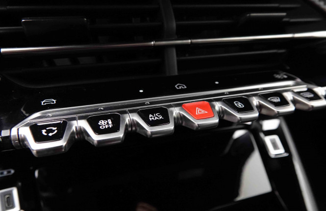 PEUGEOT_PEUGEOT_2008_2652069_14.jpg