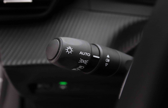 PEUGEOT_PEUGEOT_2008_2652243_69.jpg PEUGEOT_PEUGEOT_2008_2652243_69.jpg