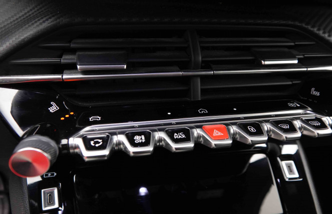 PEUGEOT_PEUGEOT_2008_2652820_63.jpg