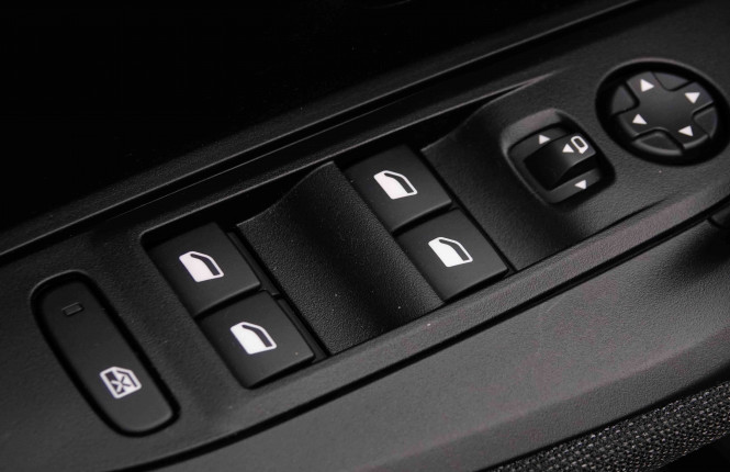 PEUGEOT_PEUGEOT_2008_2653086_20.jpg