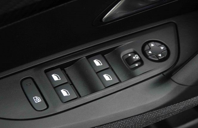 PEUGEOT_PEUGEOT_2008_2653093_21.jpg
