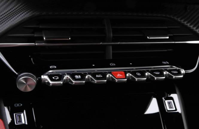 PEUGEOT_PEUGEOT_2008_2653116_13.jpg