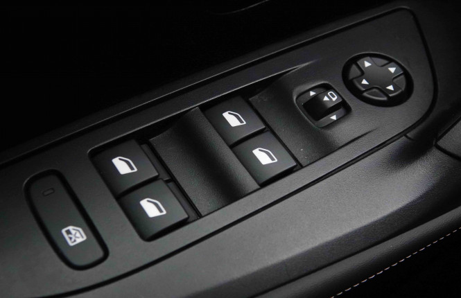 PEUGEOT_PEUGEOT_2008_2653121_21.jpg