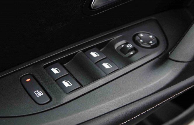 PEUGEOT_PEUGEOT_2008_2653231_16.jpg