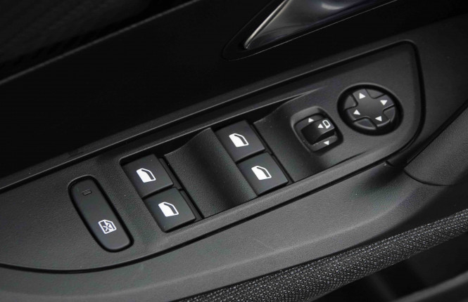 PEUGEOT_PEUGEOT_2008_2653273_20.jpg