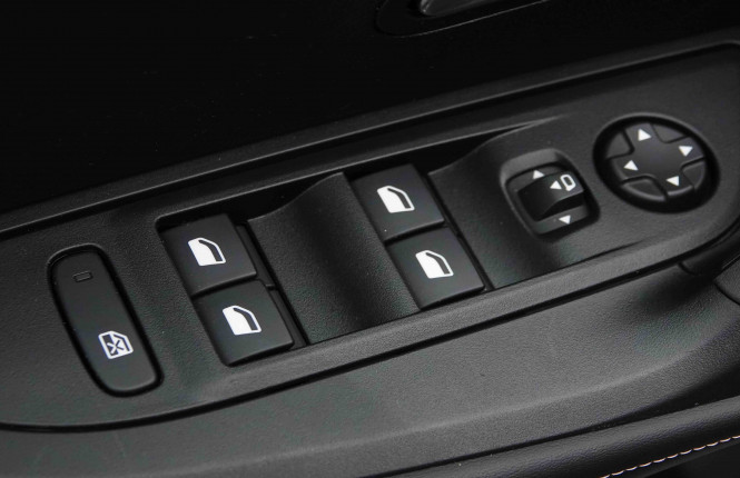 PEUGEOT_PEUGEOT_2008_2653451_21.jpg