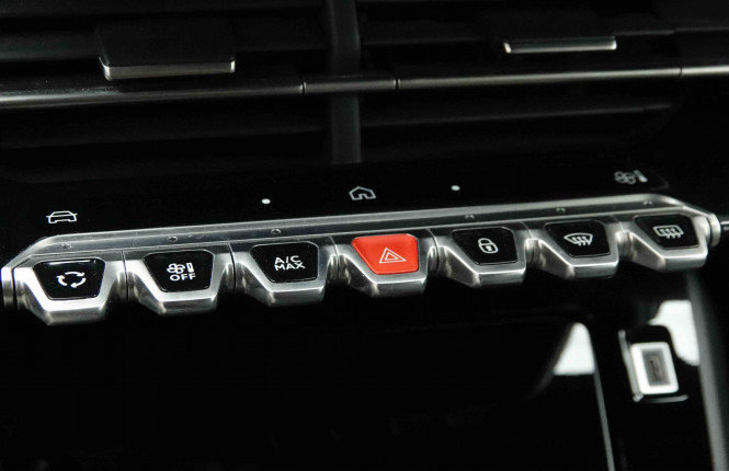 PEUGEOT_PEUGEOT_2008_2653452_14.jpg