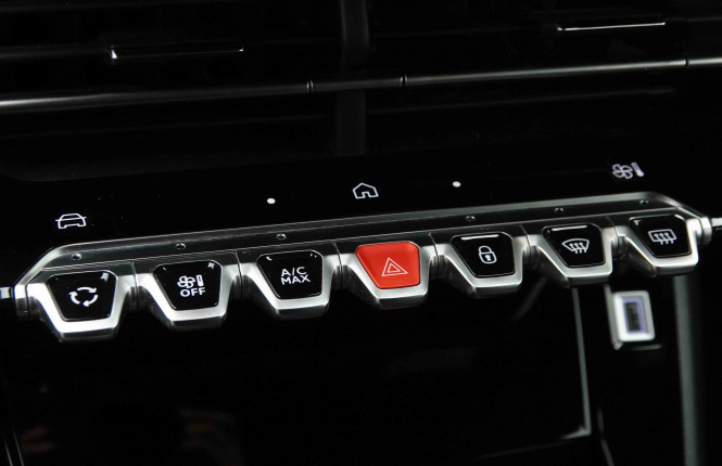 PEUGEOT_PEUGEOT_2008_2653458_14.jpg