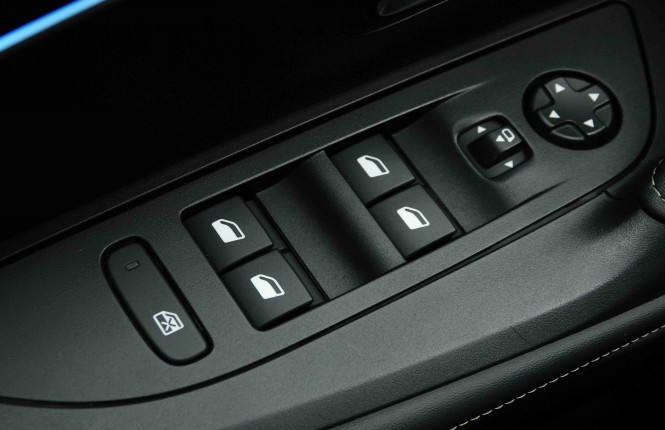 PEUGEOT_PEUGEOT_2008_2653616_21.jpg