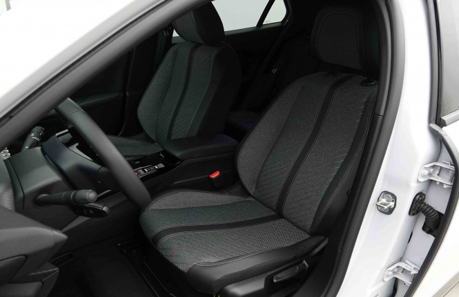 PEUGEOT_PEUGEOT_2008_2654452_6.jpg