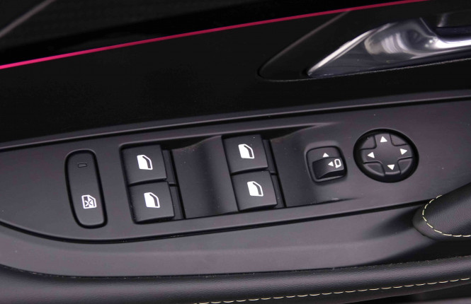 PEUGEOT_PEUGEOT_208_2546925_19.jpg