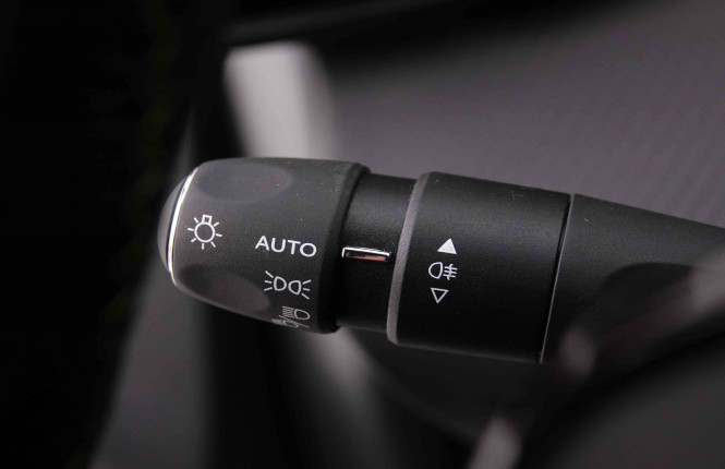 PEUGEOT_PEUGEOT_208_2546926_14.jpg
