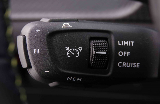 PEUGEOT_PEUGEOT_208_2546926_16.jpg
