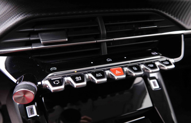 PEUGEOT_PEUGEOT_208_2548502_13.jpg
