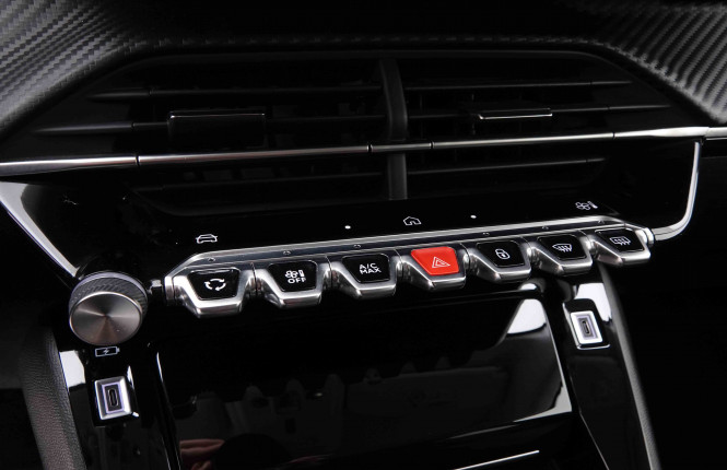 PEUGEOT_PEUGEOT_208_2548510_12.jpg