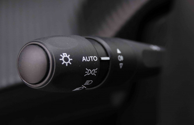 PEUGEOT_PEUGEOT_208_2548510_13.jpg