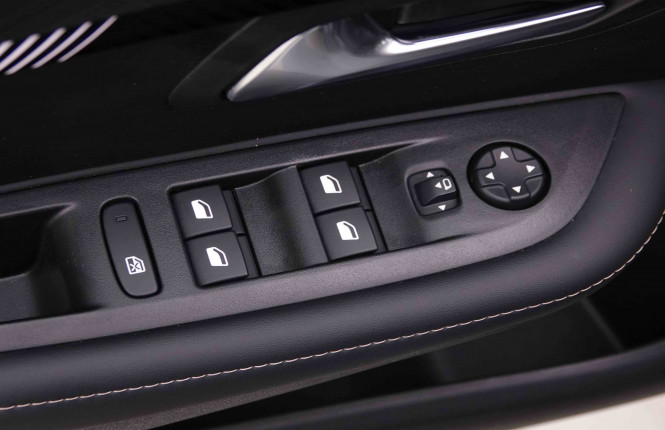 PEUGEOT_PEUGEOT_208_2548510_18.jpg