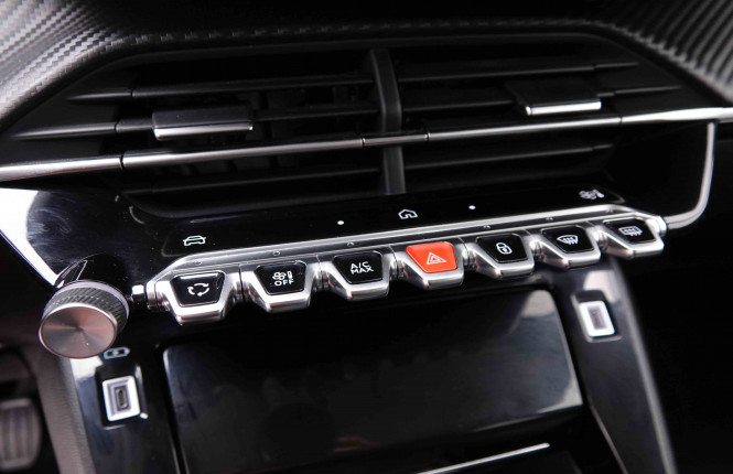PEUGEOT_PEUGEOT_208_2548518_13.jpg