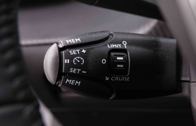 PEUGEOT_PEUGEOT_208_2548519_17.jpg