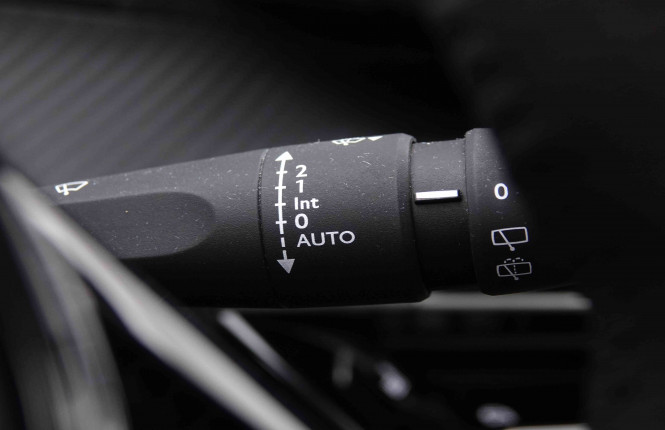 PEUGEOT_PEUGEOT_208_2548523_14.jpg