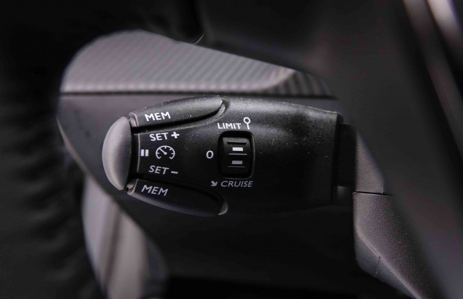 PEUGEOT_PEUGEOT_208_2548523_15.jpg
