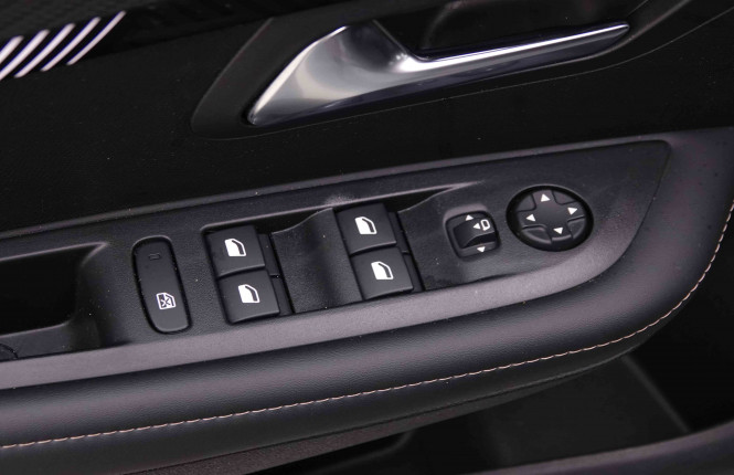 PEUGEOT_PEUGEOT_208_2548523_18.jpg