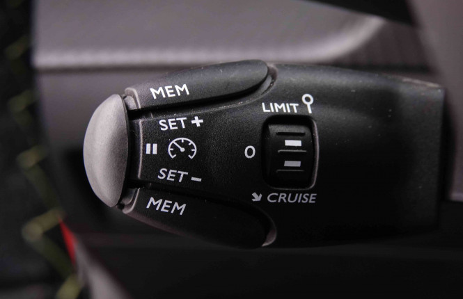 PEUGEOT_PEUGEOT_208_2548528_17.jpg