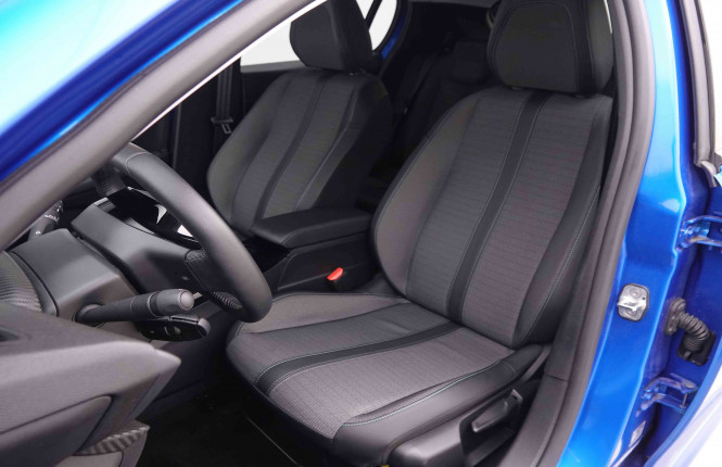 PEUGEOT_PEUGEOT_208_2549736_6.jpg