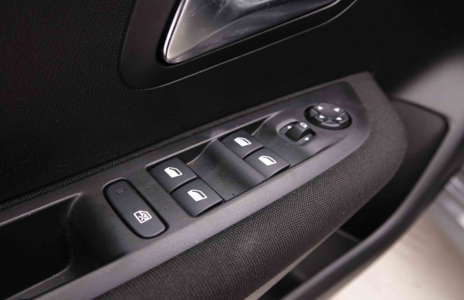 PEUGEOT_PEUGEOT_208_2550347_19.jpg
