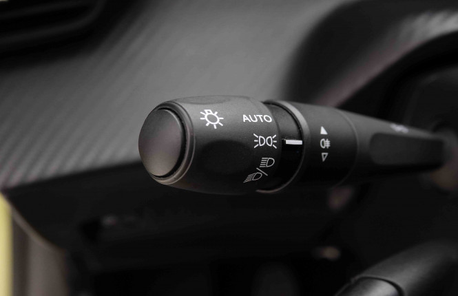 PEUGEOT_PEUGEOT_208_2550350_15.jpg PEUGEOT_PEUGEOT_208_2550350_15.jpg