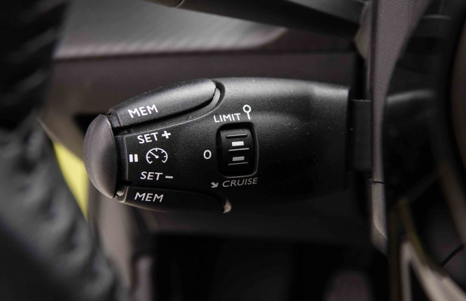 PEUGEOT_PEUGEOT_208_2550350_17.jpg PEUGEOT_PEUGEOT_208_2550350_17.jpg