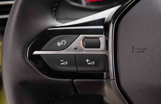 PEUGEOT_PEUGEOT_208_2550350_18.jpg PEUGEOT_PEUGEOT_208_2550350_18.jpg