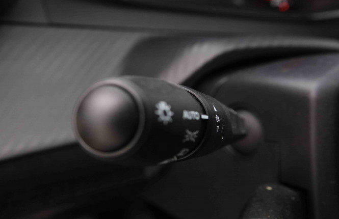 PEUGEOT_PEUGEOT_208_2550351_16.jpg