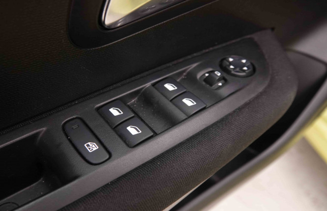 PEUGEOT_PEUGEOT_208_2550351_20.jpg