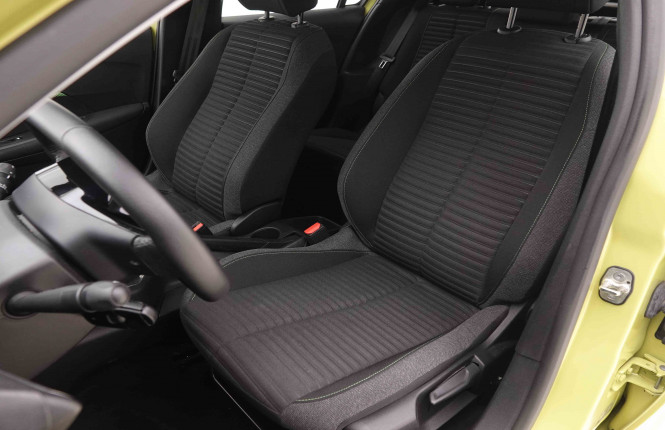 PEUGEOT_PEUGEOT_208_2550351_6.jpg