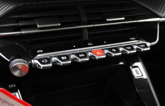 PEUGEOT_PEUGEOT_208_2550353_13.jpg PEUGEOT_PEUGEOT_208_2550353_13.jpg