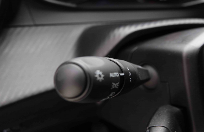 PEUGEOT_PEUGEOT_208_2550353_15.jpg PEUGEOT_PEUGEOT_208_2550353_15.jpg