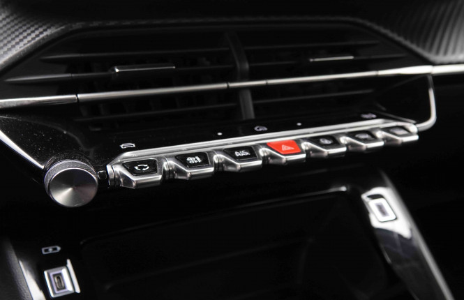 PEUGEOT_PEUGEOT_208_2550358_14.jpg
